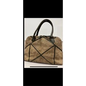 Stella and Max, leather snake skin textured handbag double zipper enclosure.